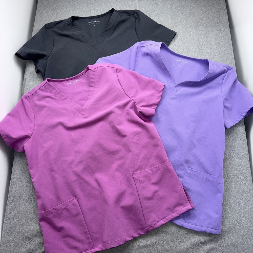 3 Mandala Women Scrub Top Small V Neck Short Sleeve Shirt PO 14K 13K Missing Tag